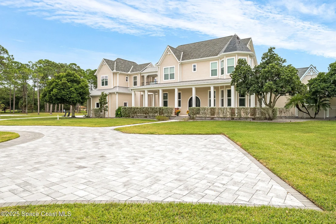 Photo of 4236 Hield Road NW
