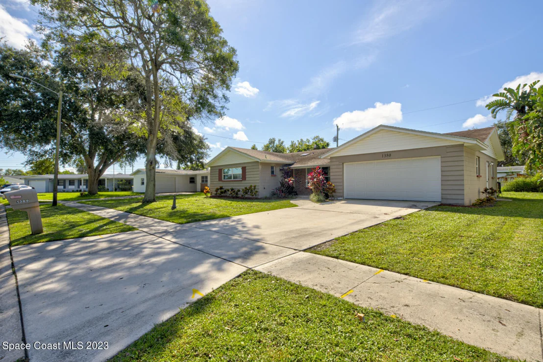 Photo of 1380 Estridge Drive