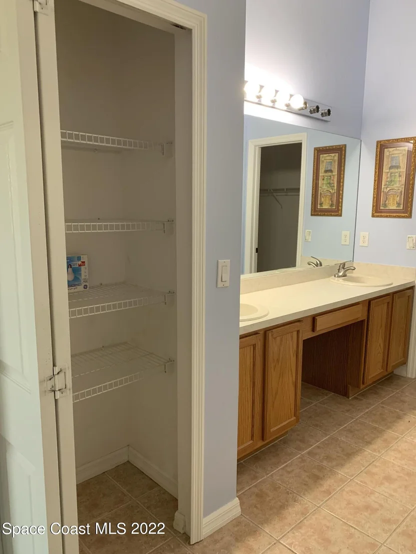 Photo of 982 Shaw Circle