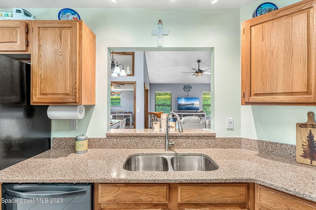 Photo of 885 Ridge Lake Drive