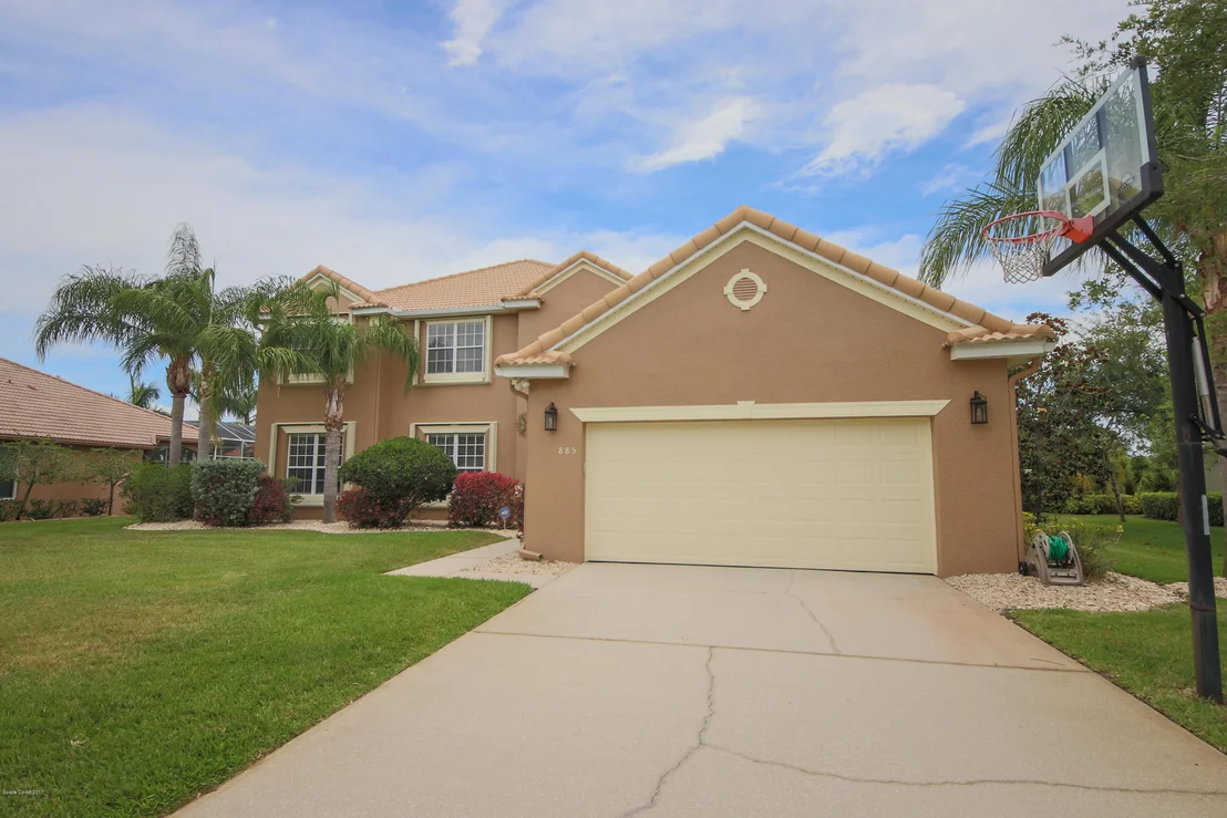 Photo of 885 Chatsworth Drive
