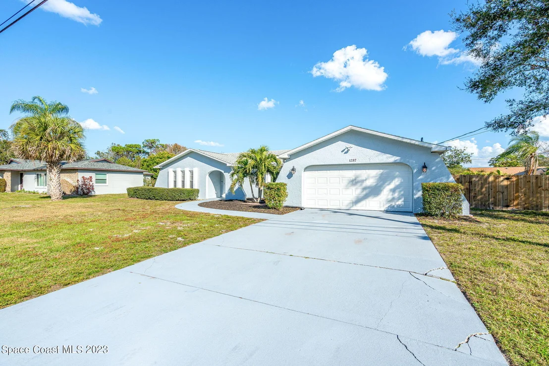 Photo of 1237 Glenham Drive NE