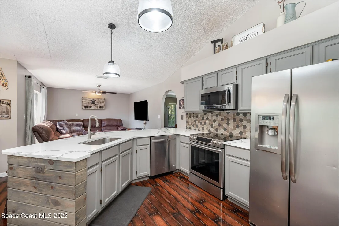 Photo of 1434 Van Eck Road NE