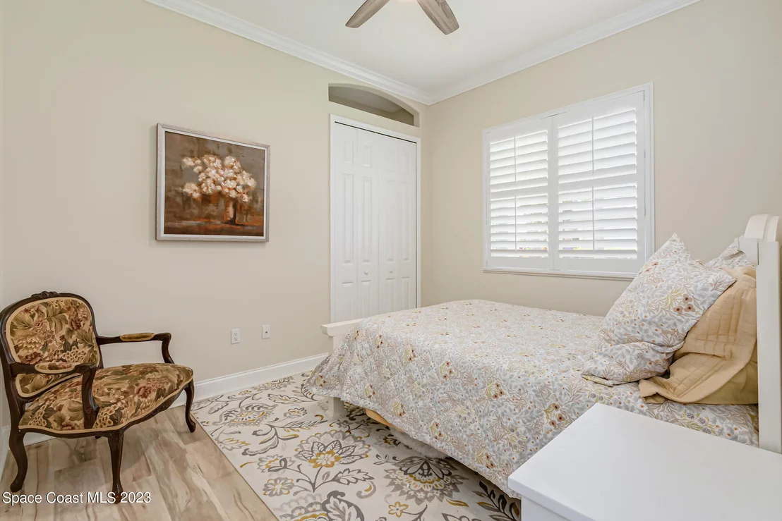 Photo of 844 Chatsworth Drive