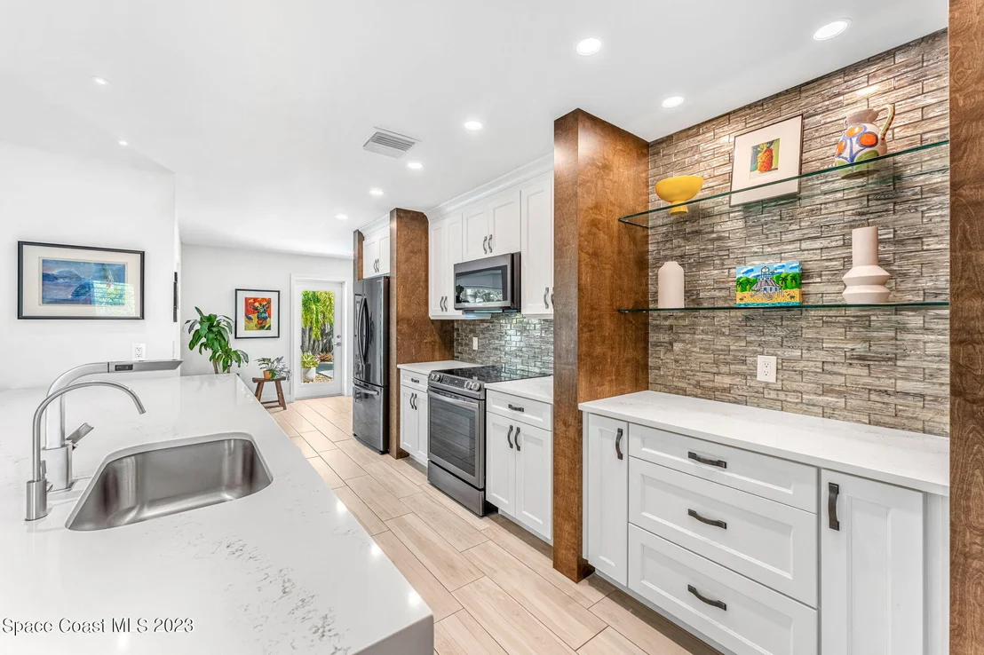 Photo of 543 Biscayne Drive
