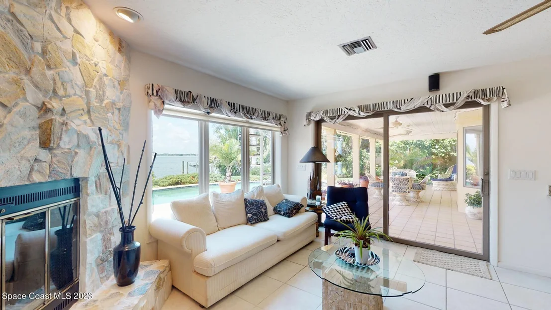 Photo of 421 Riverview Lane