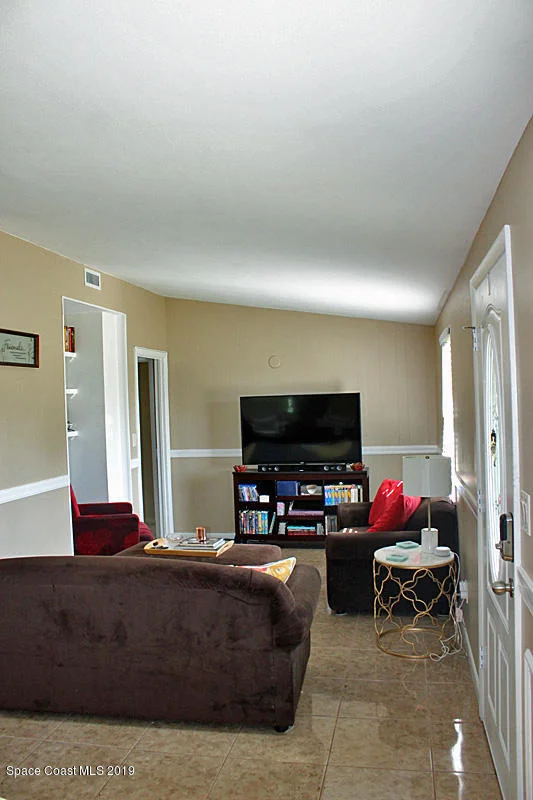 Photo of 812 Badger Drive NE
