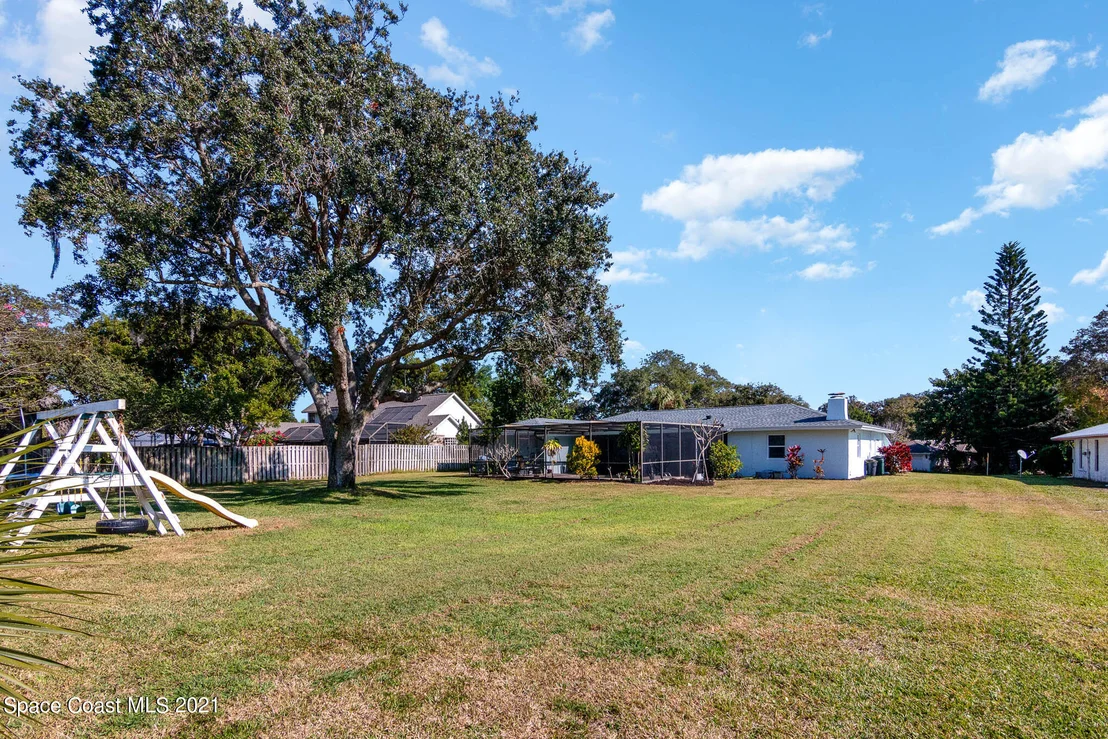 Photo of 1002 Mandarin Drive NE