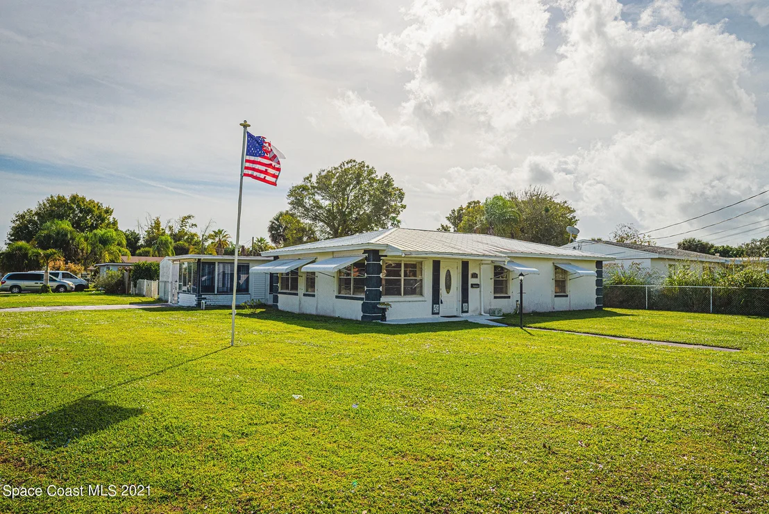 Photo of 319 Holly Lane