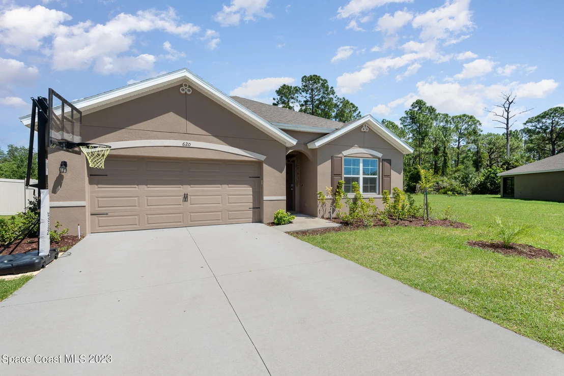 Photo of 620 Forest Trace Circle