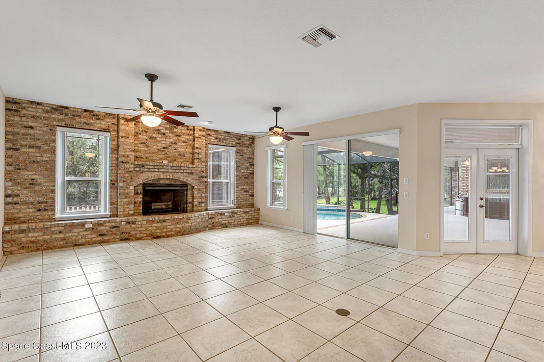 Photo of 927 Iron Bend Trail