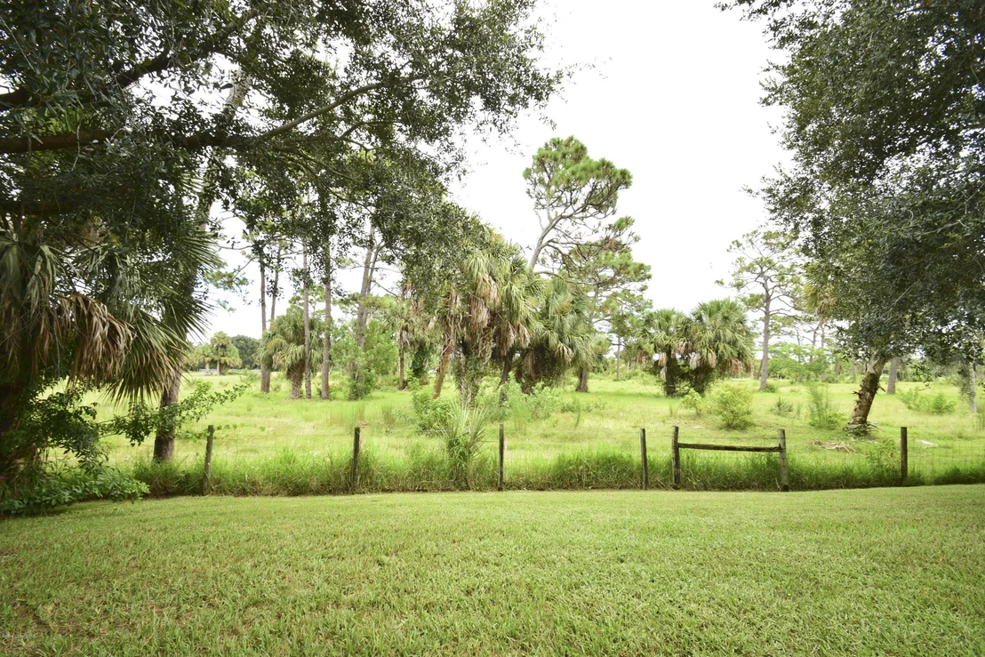 Photo of 941 Hollister Drive