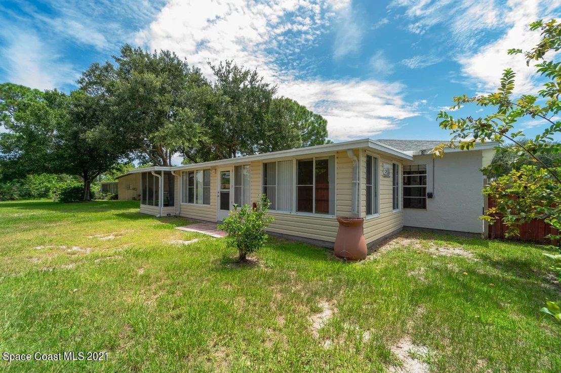 Photo of 958 Hart Place