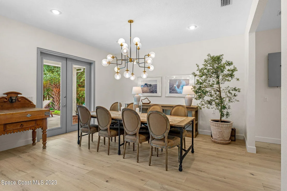Photo of 5595 Willoughby Drive