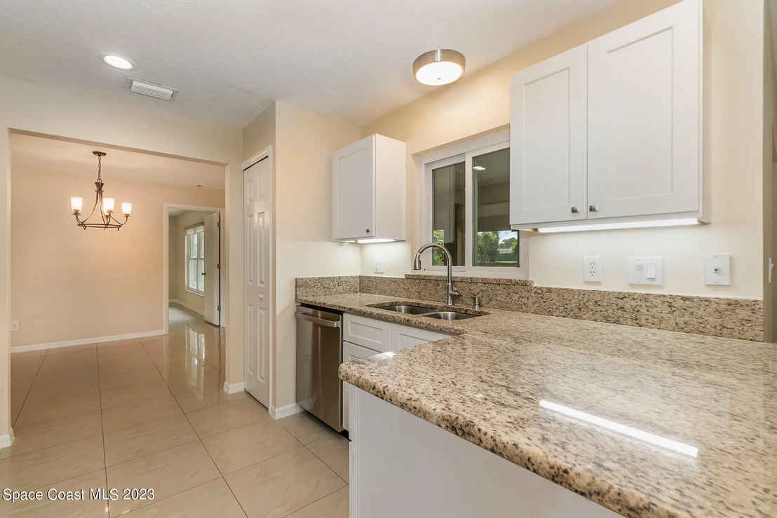 Photo of 4354 South Lakes Circle