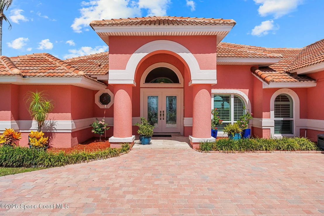 Photo of 327 Island Drive