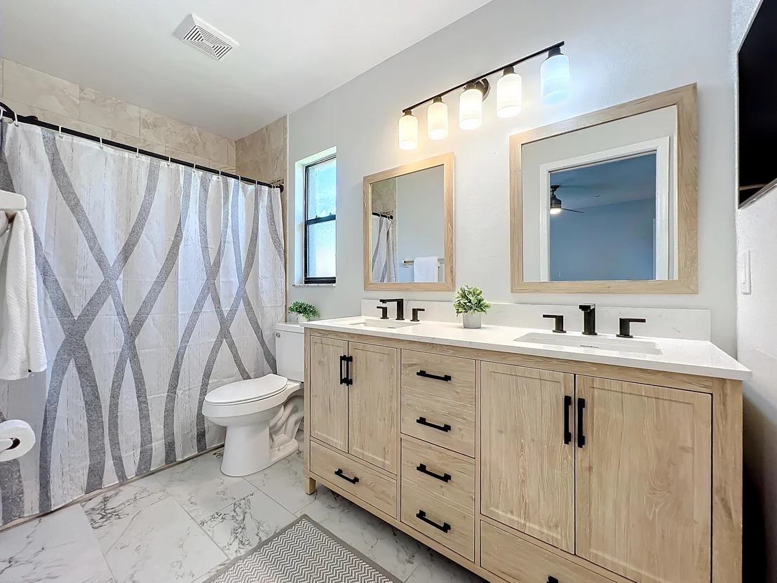Photo of 909 Lyons Circle NW