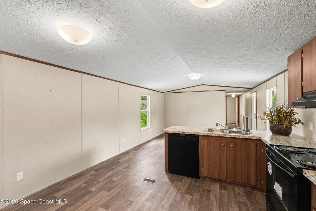 Photo of 2075 Parrish Road