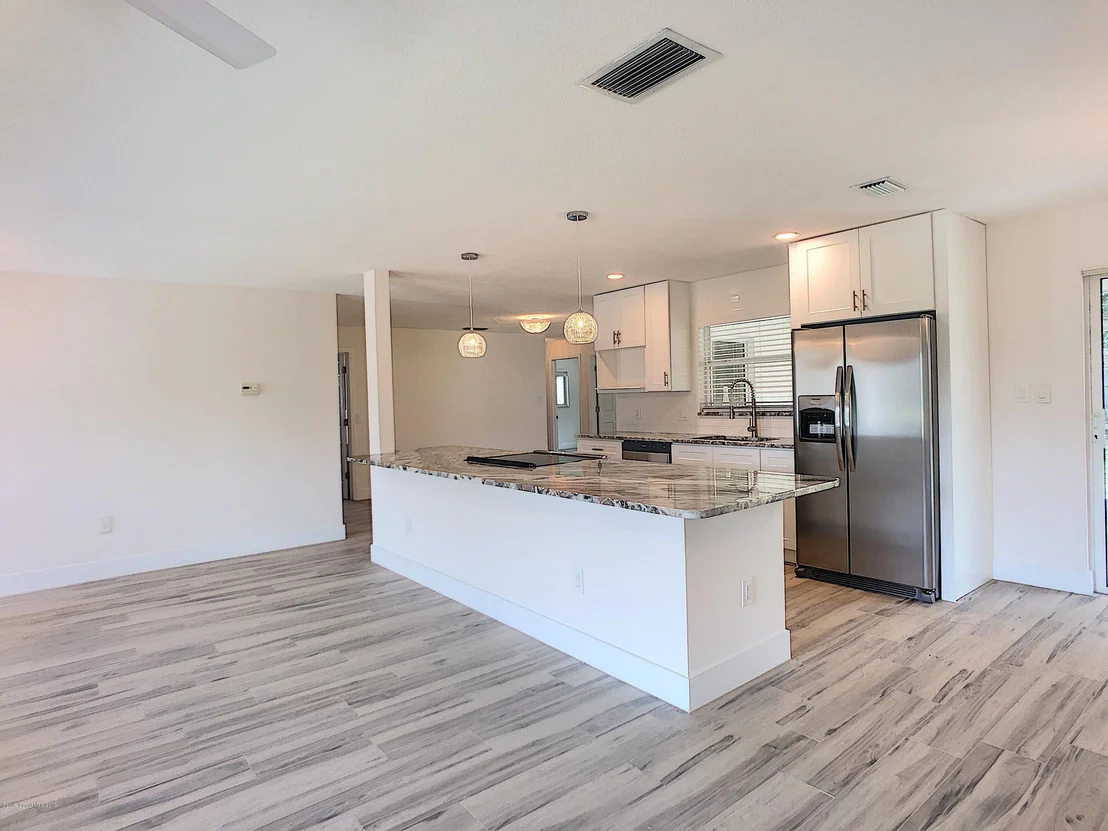 Photo of 304 N Roundtree Drive