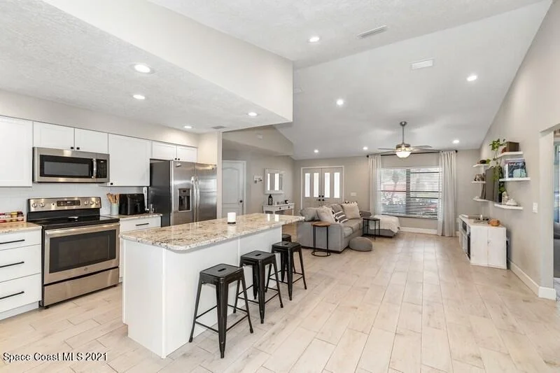 Photo of 902 Black Pine Court