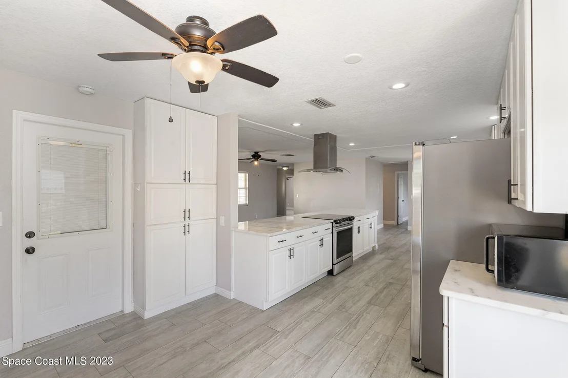 Photo of 947 Bluewater Drive