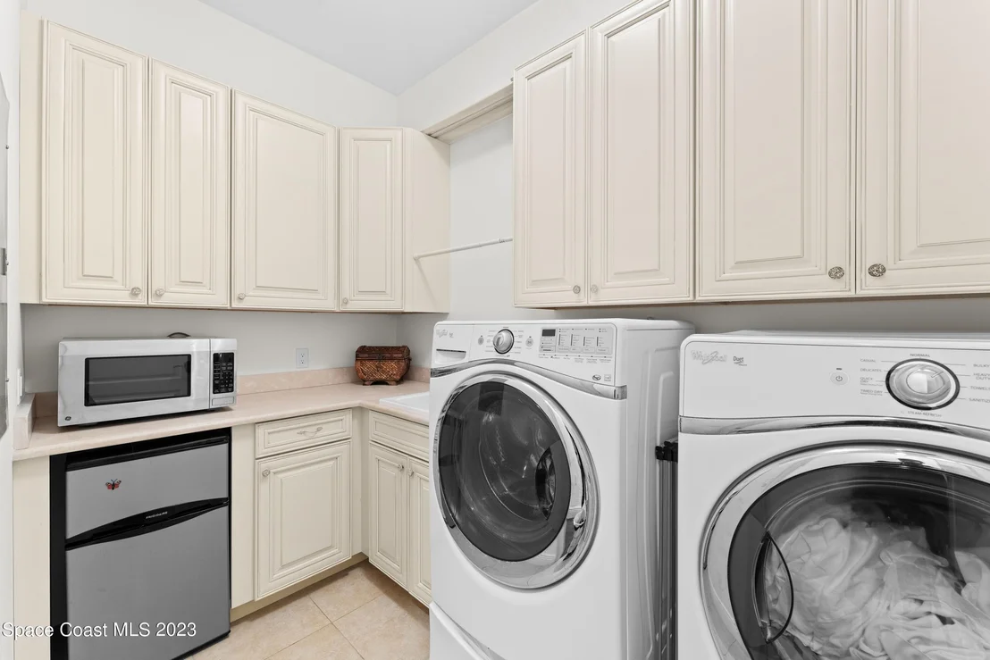 Photo of 2142 N Riverside Drive