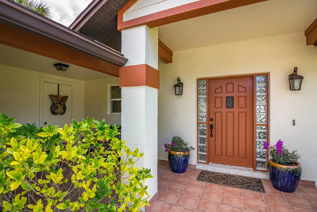 Photo of 3877 Riverside Drive