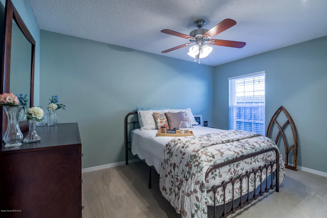 Photo of 1174 White Oak Circle
