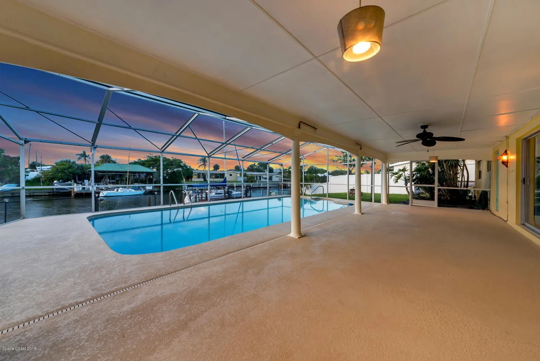 Photo of 433 Cardinal Drive