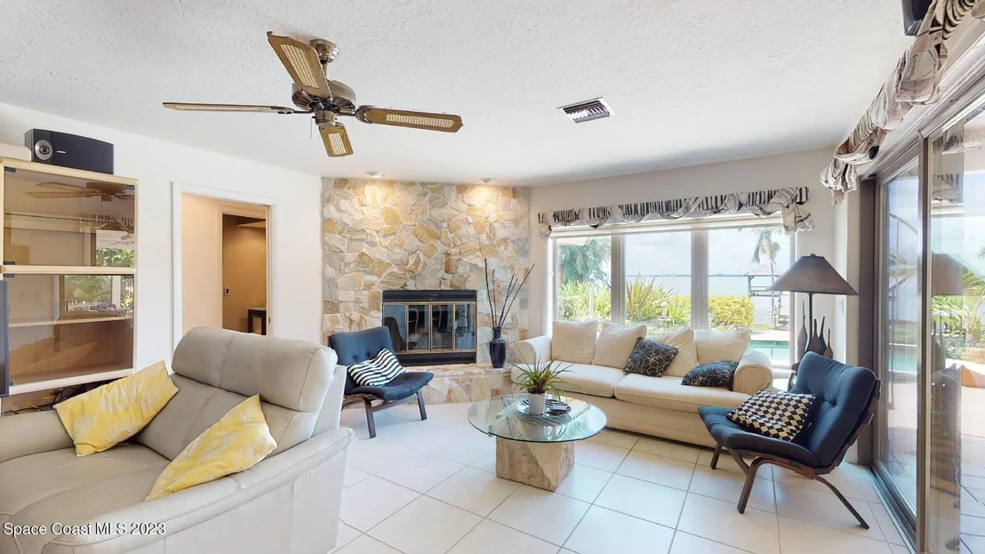Photo of 421 Riverview Lane