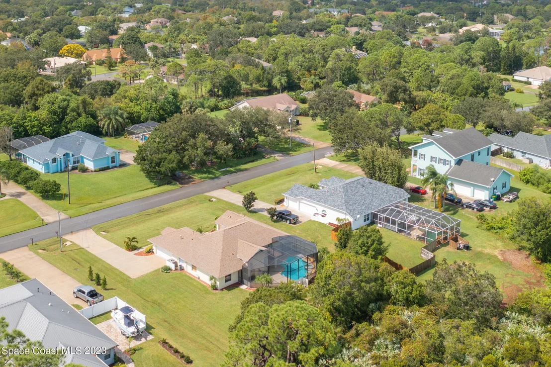 Photo of 4363 Long Lake Road
