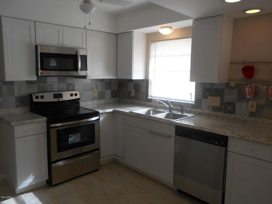 Photo of 711 SE Airoso Road