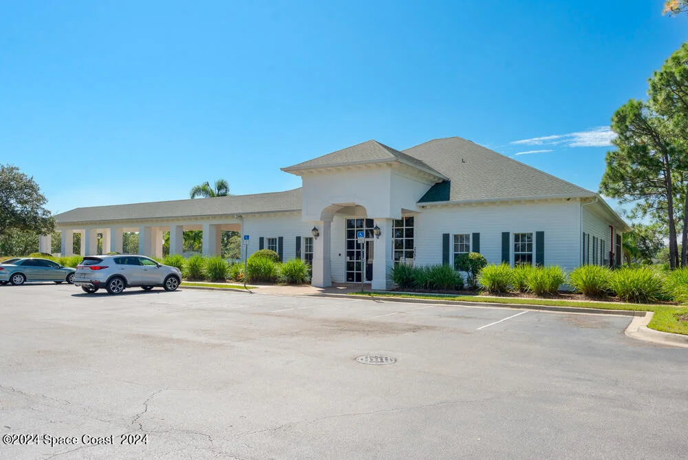Photo of 2131 Windbrook Drive SE