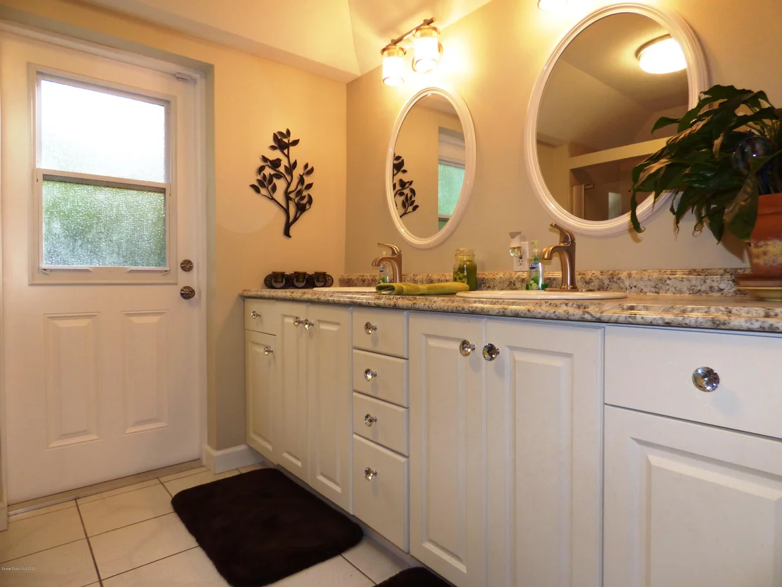 Photo of 6737 Sheridan Road
