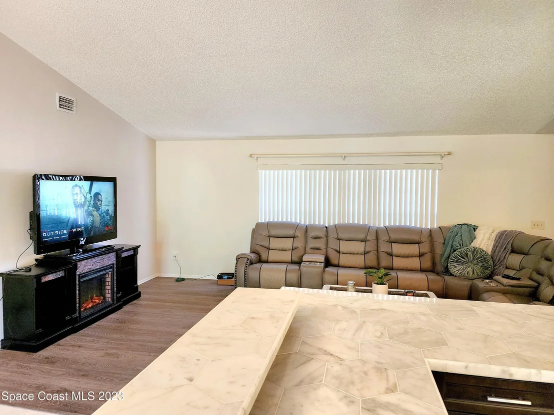 Photo of 2777 Nobility Avenue