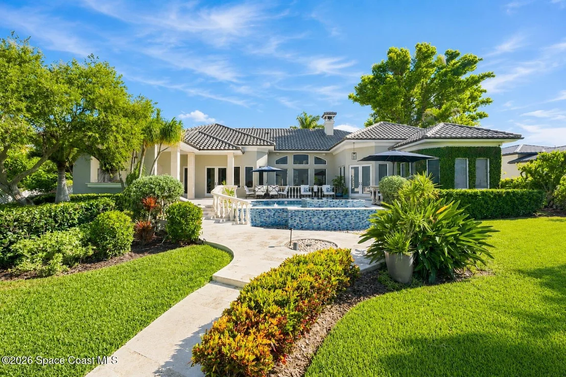 Photo of 200 Riverside Drive