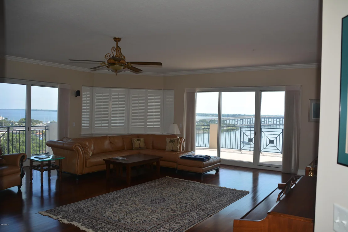Photo of Unit 801 at 21 Riverside Drive