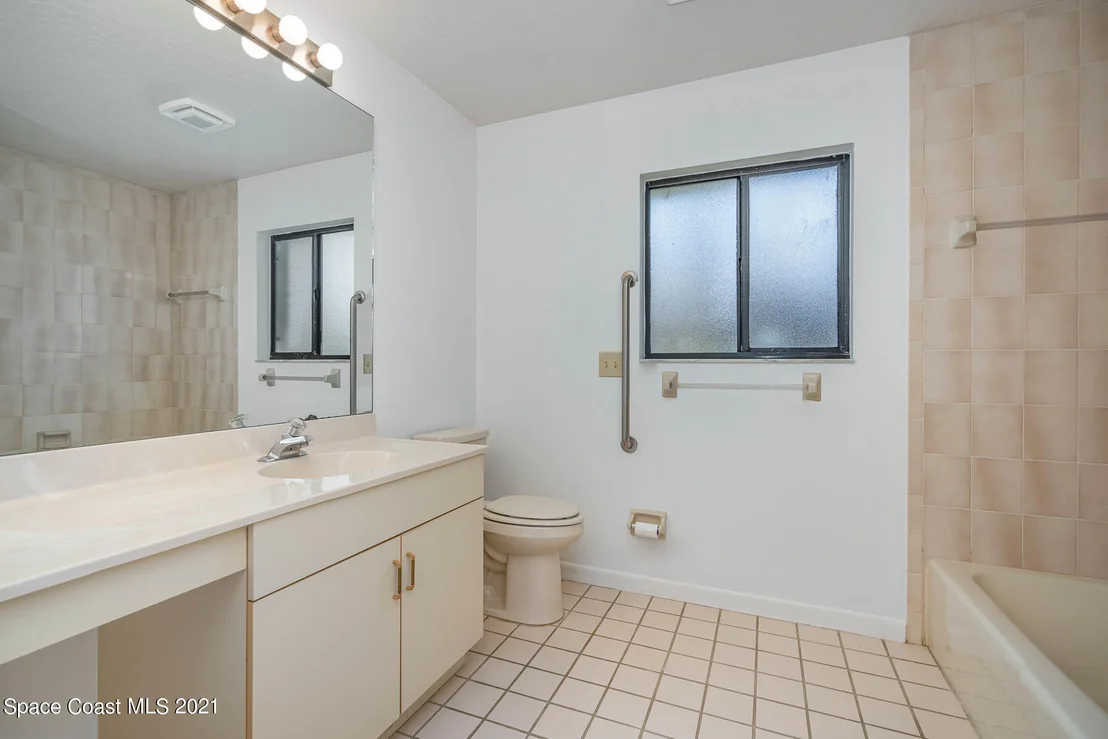 Photo of 1565 Freedom Drive