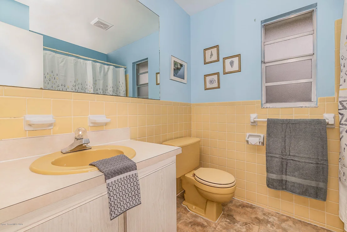 Photo of 2581 Corbusier Drive