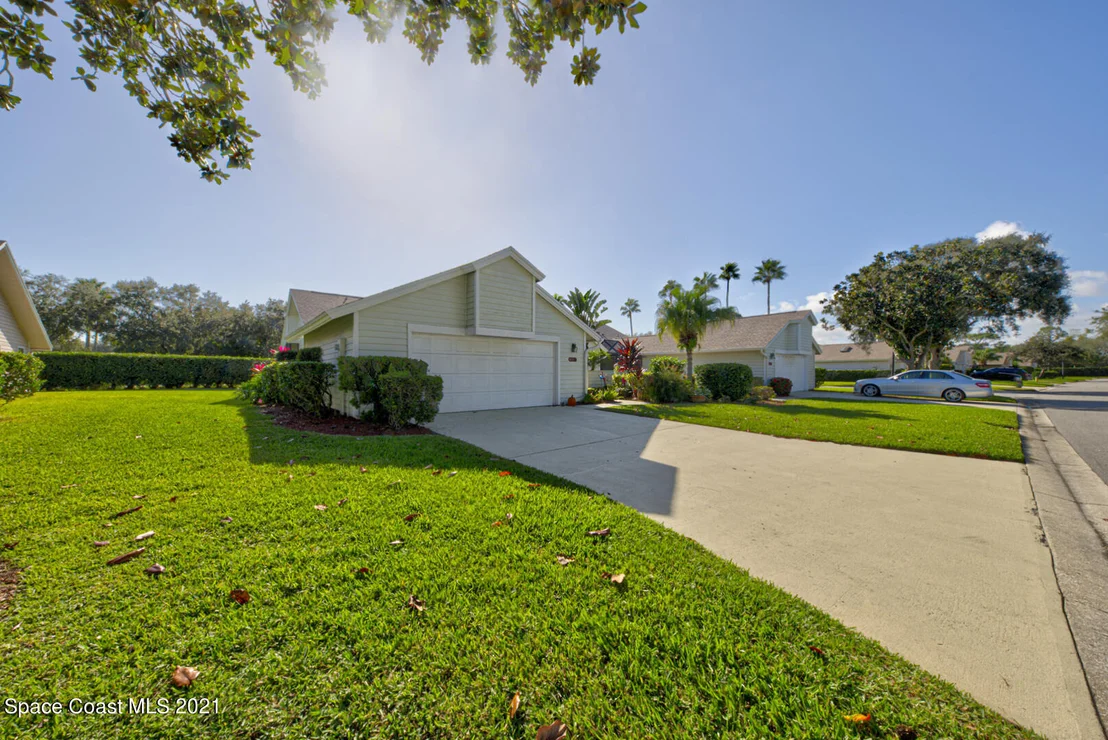 Photo of 873 Ridge Lake Drive