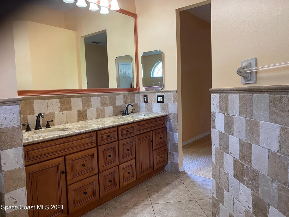 Photo of 935 Osprey Lane
