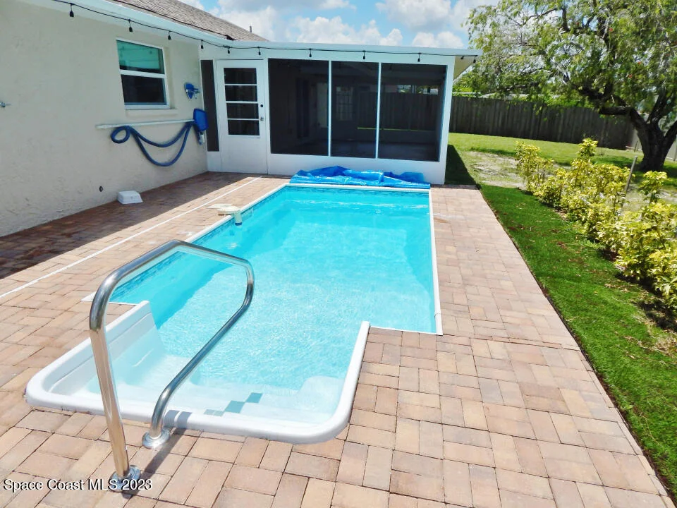 Photo of 780 Pebble Beach Avenue NE