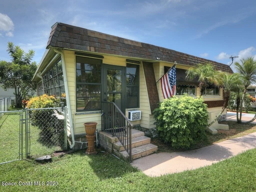 Photo of 925 Barefoot Boulevard