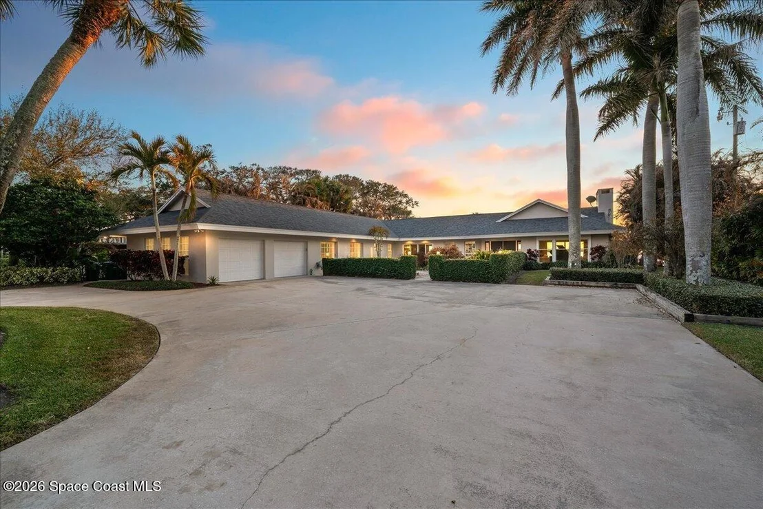 Photo of 408 Riverside Drive