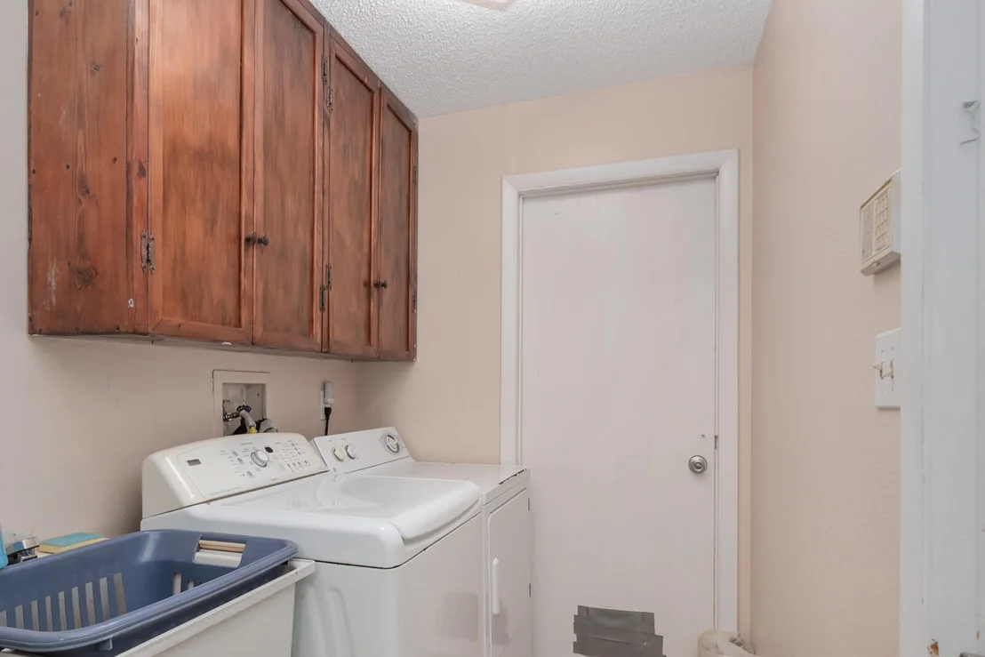 Photo of 5595 Fairbridge Street