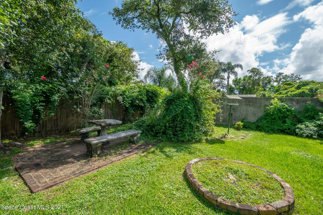 Photo of 4670 Robert Street