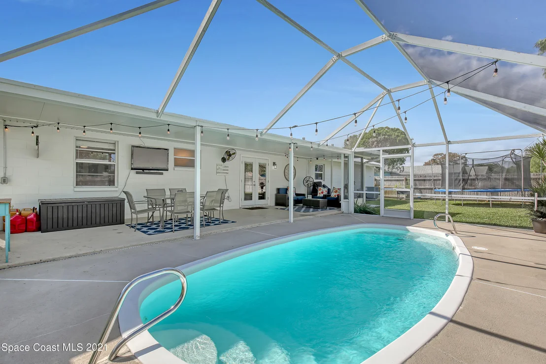 Photo of 2560 Corbusier Drive