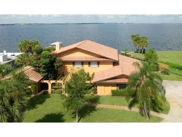 Photo of 531 West River Oaks