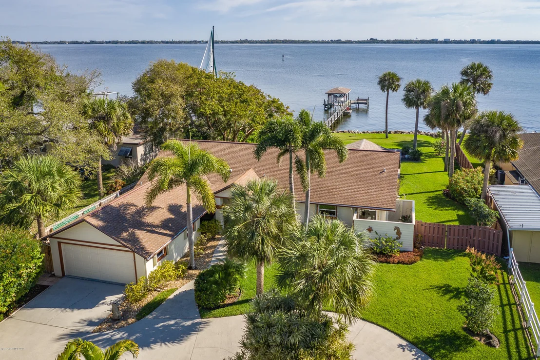 Photo of 3877 Riverside Drive