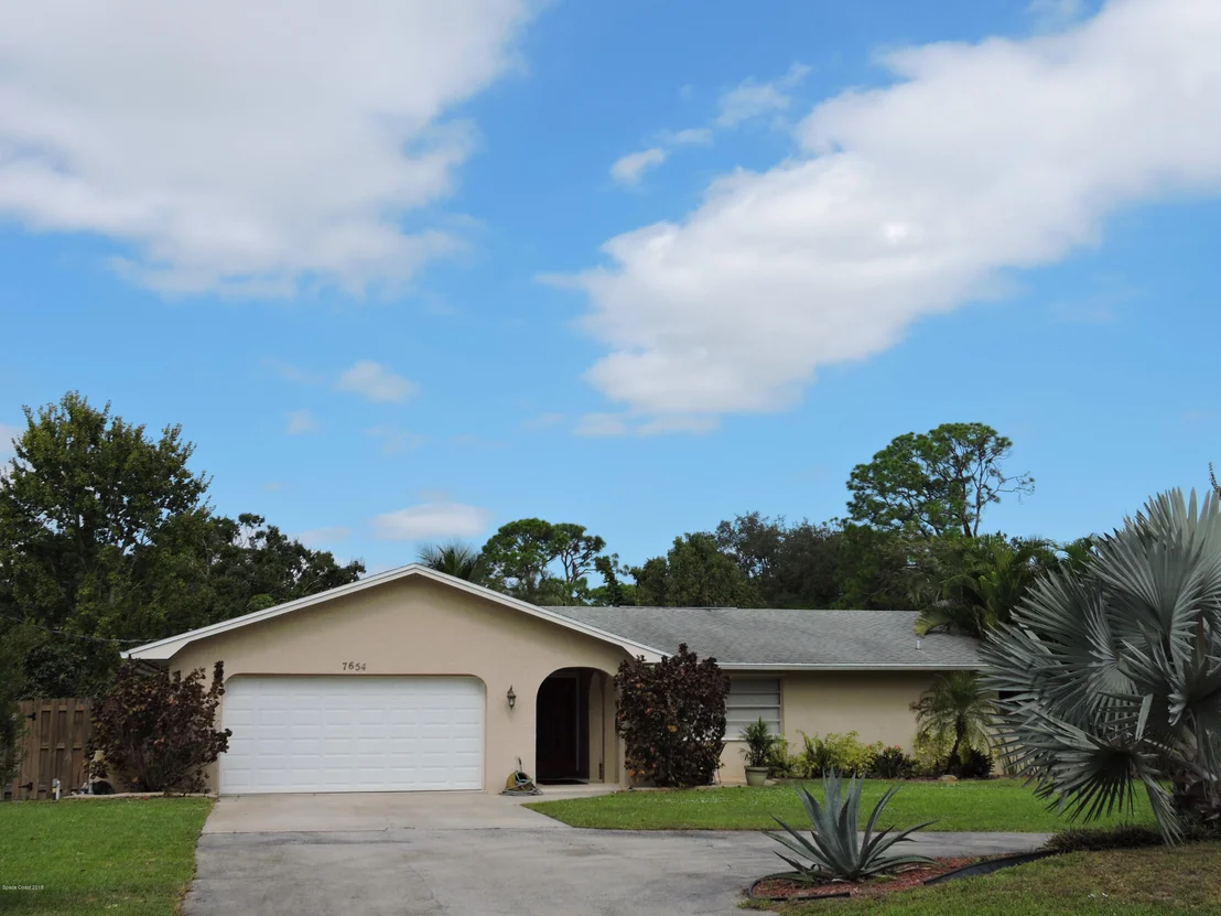 Photo of 7654 Sheridan Road